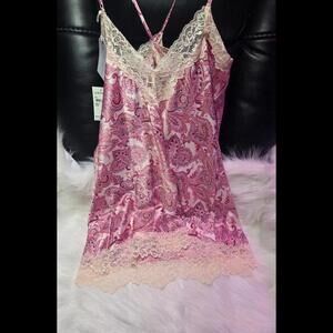 "In Bloom" By Jonquil Size Large NWT